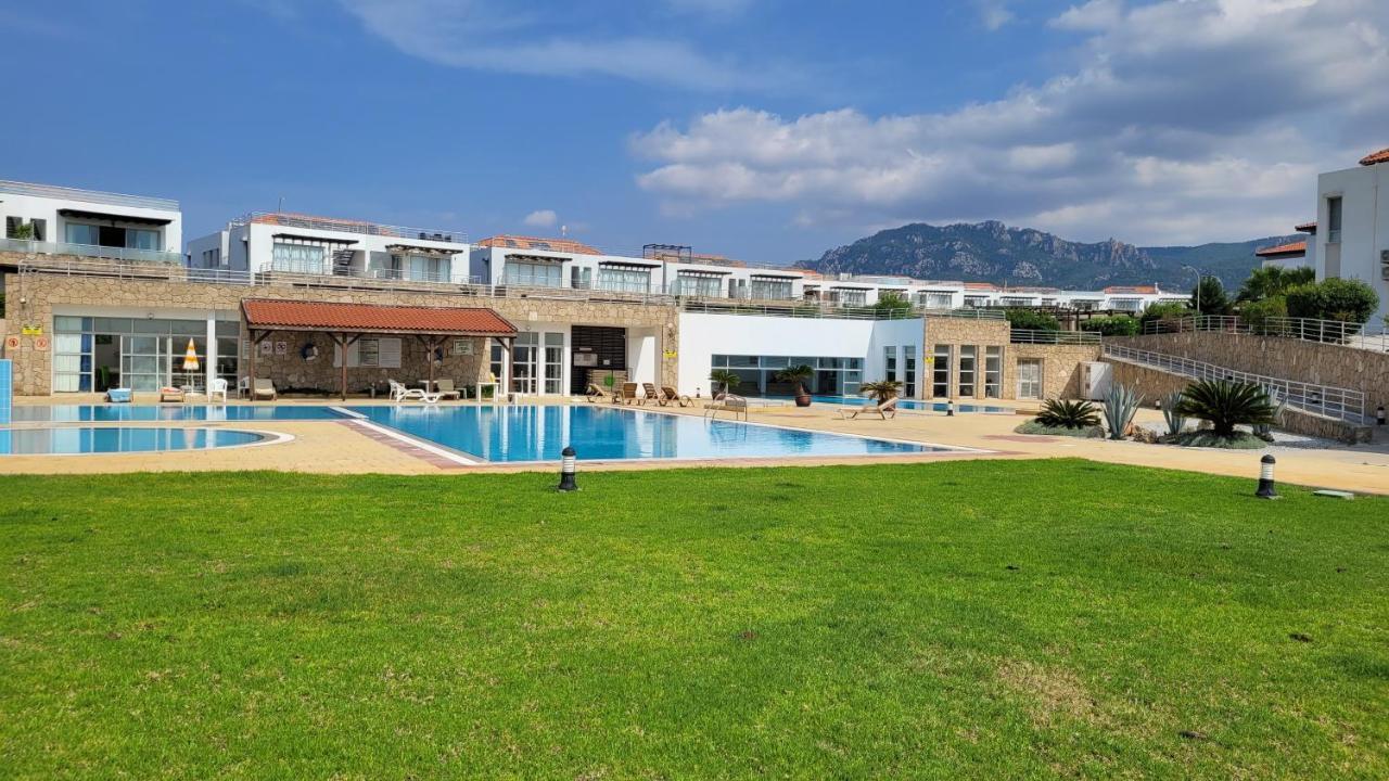 Sea And Mountain View Beachfront Penthouse Yali Dış mekan fotoğraf
